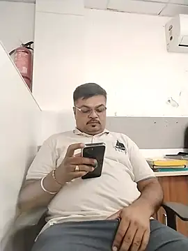 Show modela Desi_Gujju_Boy na web-kameri