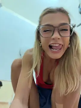 Nicoleevien's Live Chat Room