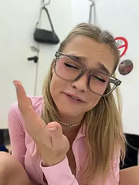 Pertunjukan Kamera Web Nicoleevien