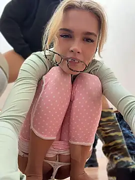 Show modela Nicoleevien na web-kameri