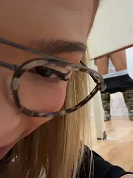 Show modela Nicoleevien na web-kameri