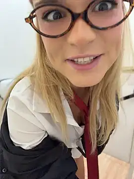 Show modela Nicoleevien na web-kameri