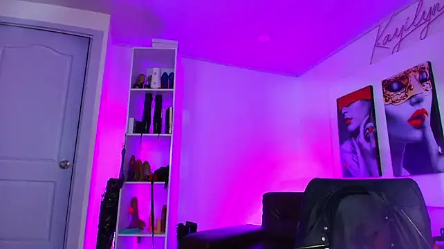 kayilynn Webbikameraesitys