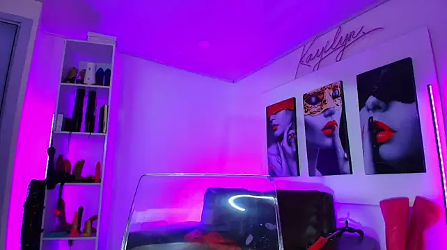 kayilynn Webbikameraesitys