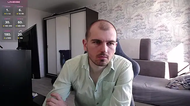 SerzhKorol1 Show in webcam