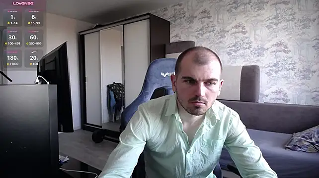 SerzhKorol1 Show in webcam