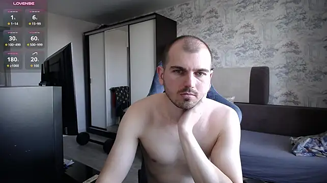 SerzhKorol1's Webcam Show