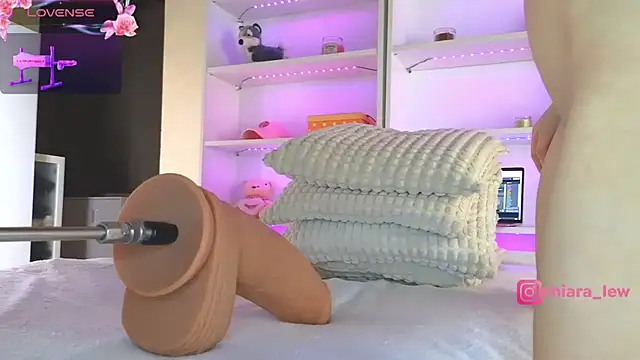 ChiaraLewisのウェブカメラシ  ョー