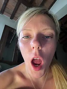 ChiaraLewis webcam show