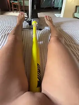 ChiaraLewis' Live XXX Chat