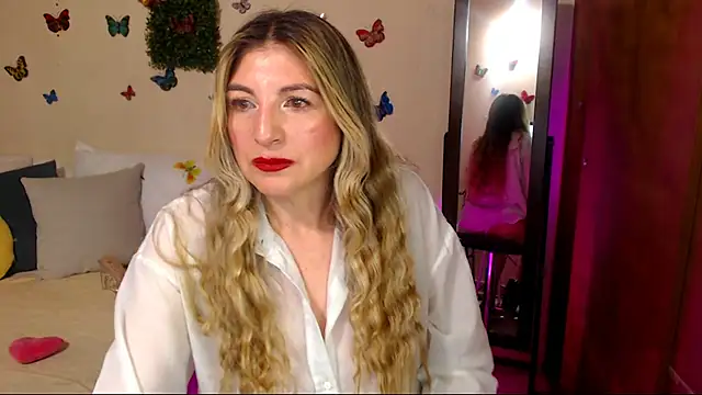 Jolie-Mature's Webcam Show