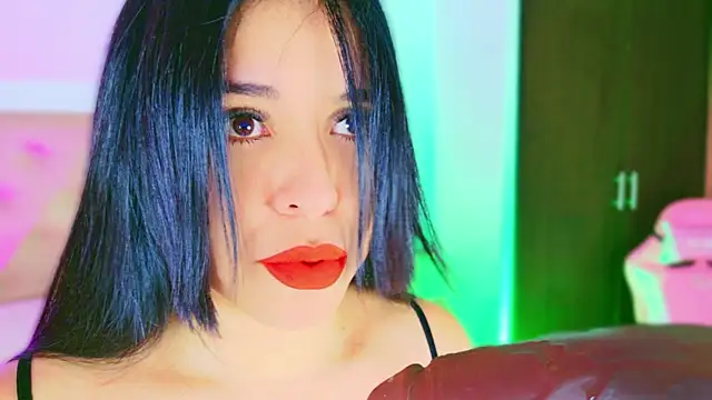 CharlootteEvans' Live XXX Chat