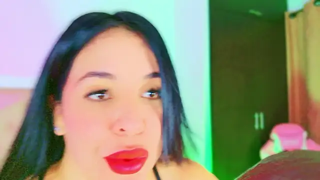 Chatroom XXX en direct de CharlootteEvans