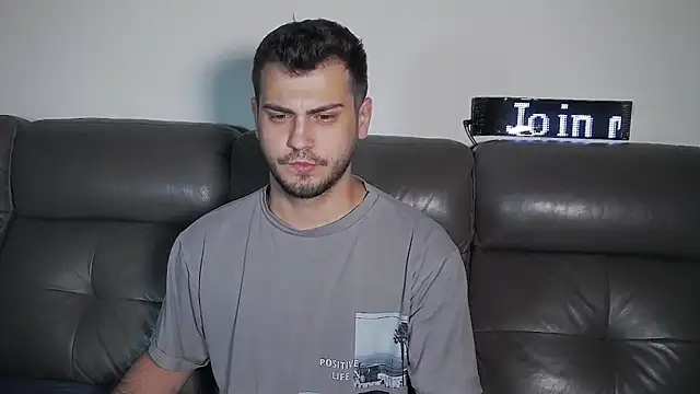 CrazyDom1: διαδικτυακό σόου στην κάμερα