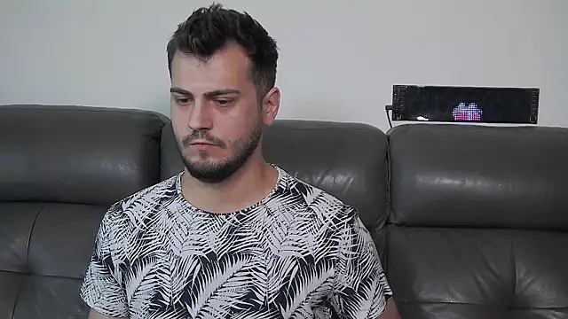 CrazyDom1 Show in webcam