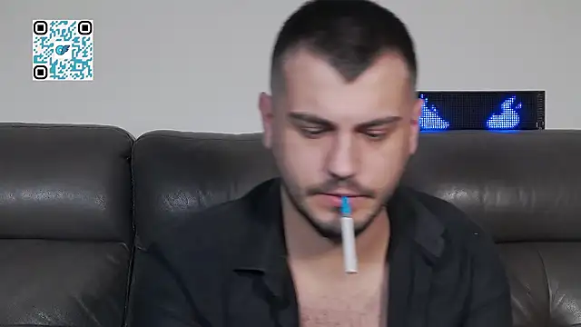 הופעת וובקאם של CrazyDom1