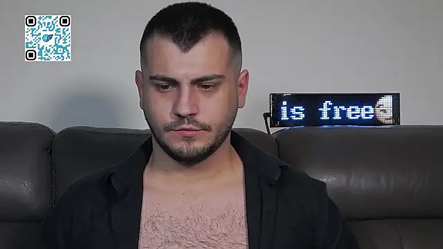 Show modela CrazyDom1 na web-kameri