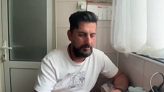TARKAN1: διαδικτυακό σόου στην κάμερα