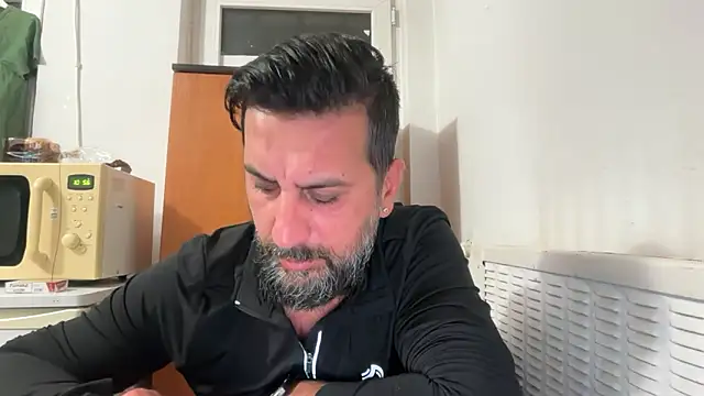 TARKAN1: διαδικτυακό σόου στην κάμερα