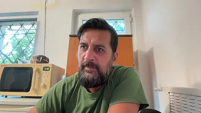 Pertunjukan Kamera Web TARKAN1