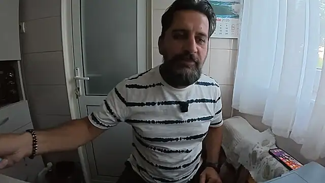 TARKAN1: διαδικτυακό σόου στην κάμερα