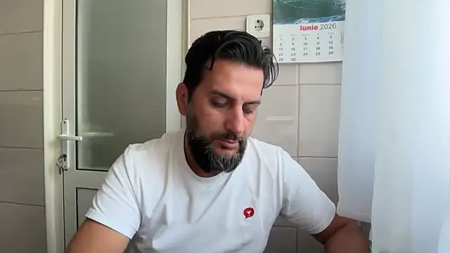 TARKAN1: διαδικτυακό σόου στην κάμερα