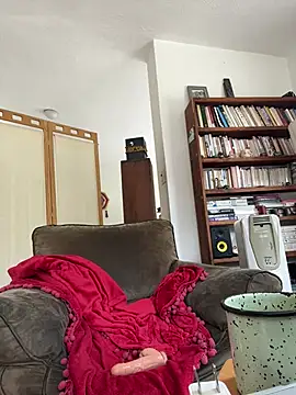 TheGirlWhoStandsUp Webcam show