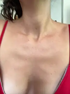 TheGirlWhoStandsUp – Kamerová šou