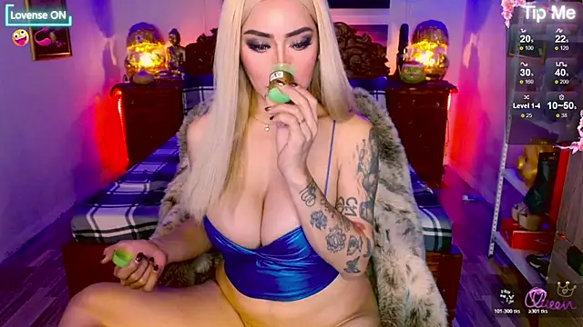Show modela _QueenGoddess_ na web-kameri