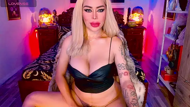 Pokazy przed kamerką – _QueenGoddess_