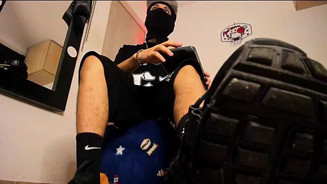 Samuel_Suarez Show in webcam