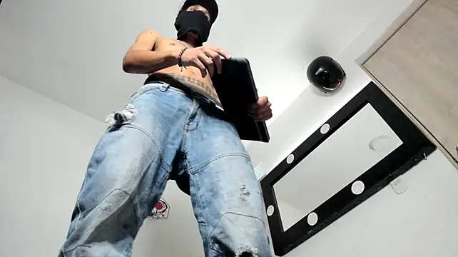 Samuel_Suarez Show in webcam