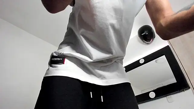Samuel_Suarez Show in webcam