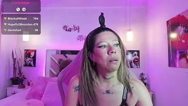 Karly_moon 在線直播表演