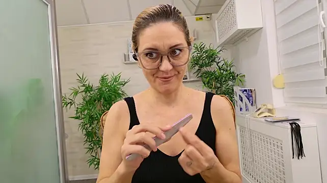 EllaMilf_ Chat XXX in diretta