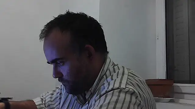 Show modela colalba12 na web-kameri