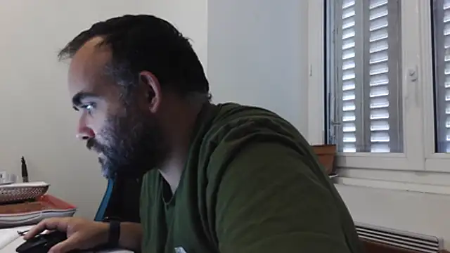 colalba12 Show in webcam