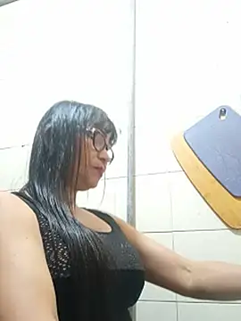 kelly_squirting Adlı Modelin Canlı XXX Sohbeti
