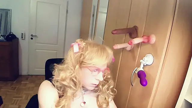 TV_BitchGirl: вебкам-шоу