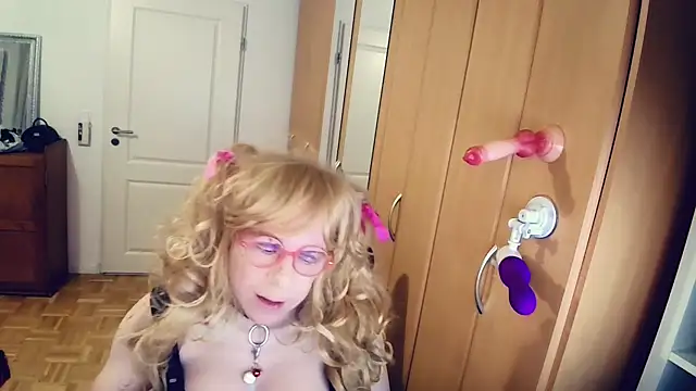 TV_BitchGirl – Kamerová šou