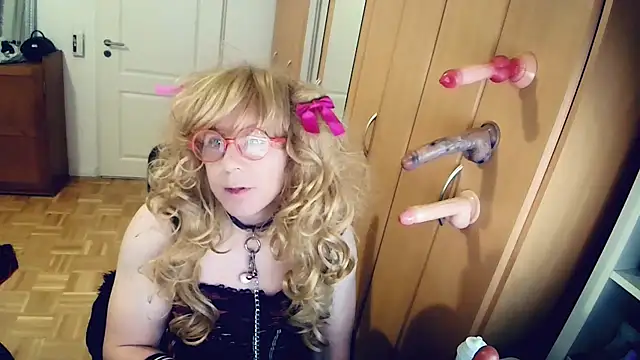 Pokazy przed kamerką – TV_BitchGirl