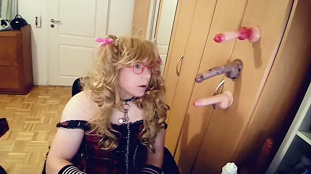 TV_BitchGirl Show in webcam