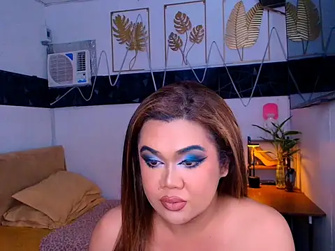 Show modela asiankatyhuge na web-kameri