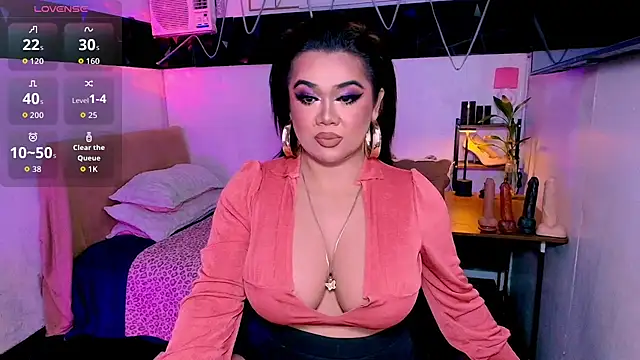 asiankatyhuge Show in webcam