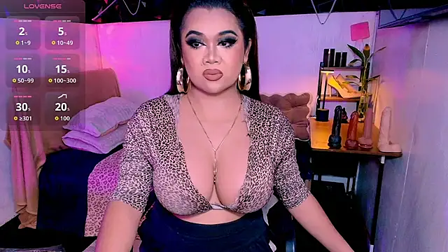asiankatyhuge Adlı Modelin Web Kamerası Şovu