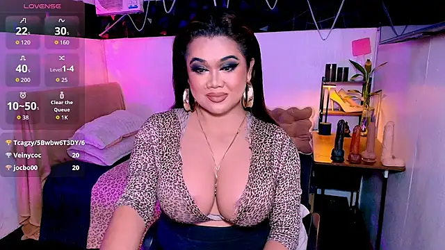 asiankatyhuge Show in webcam