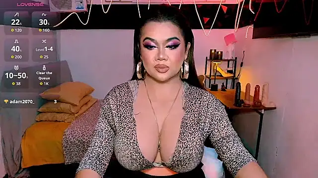 asiankatyhuge Show in webcam