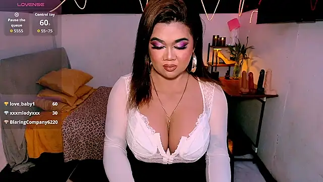asiankatyhuge Webcam Show