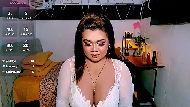 asiankatyhuge Show Webcam
