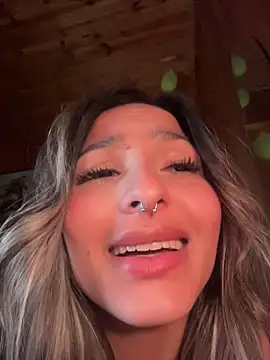 AliceStone19 Adlı Modelin Canlı XXX Sohbeti